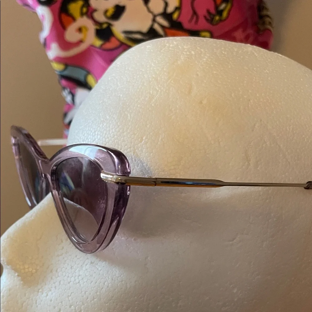 Chic Purple Cat-Eye Sunglasses